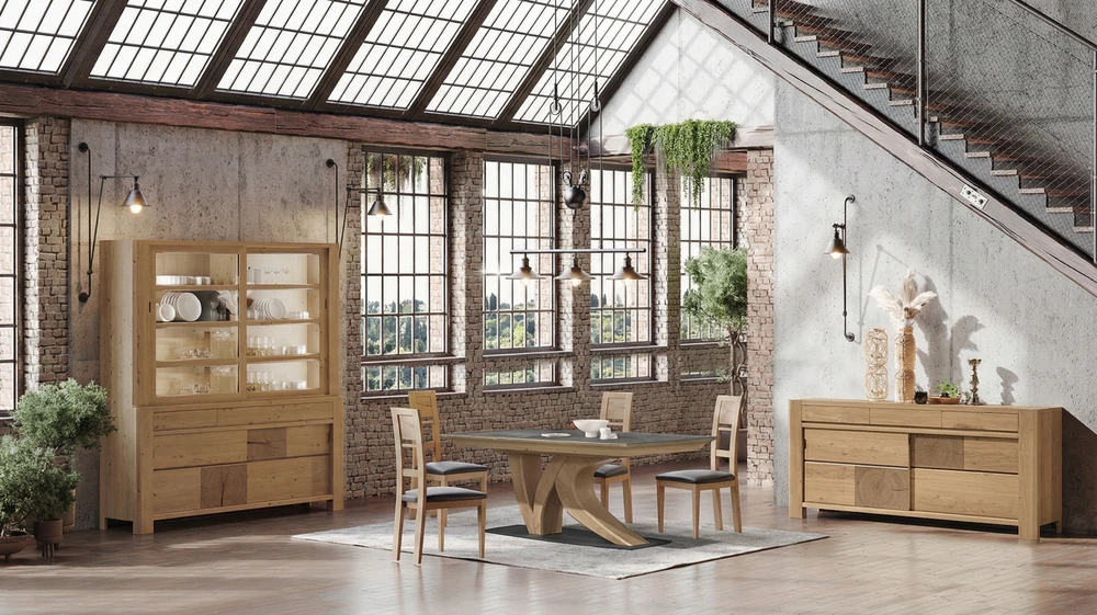 Salle de restaurant avec mobilier en bois