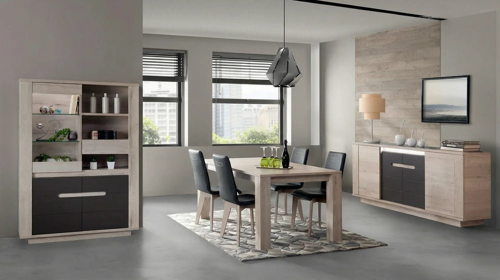 Atelier d'artisanat intérieur avec établi en bois