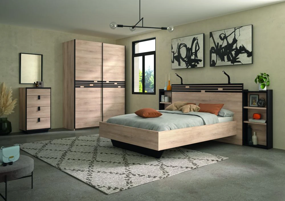 Bureau moderne dans chambre blanche avec lit-banquette à tiroirs de rangement, coussins décoratifs colorés